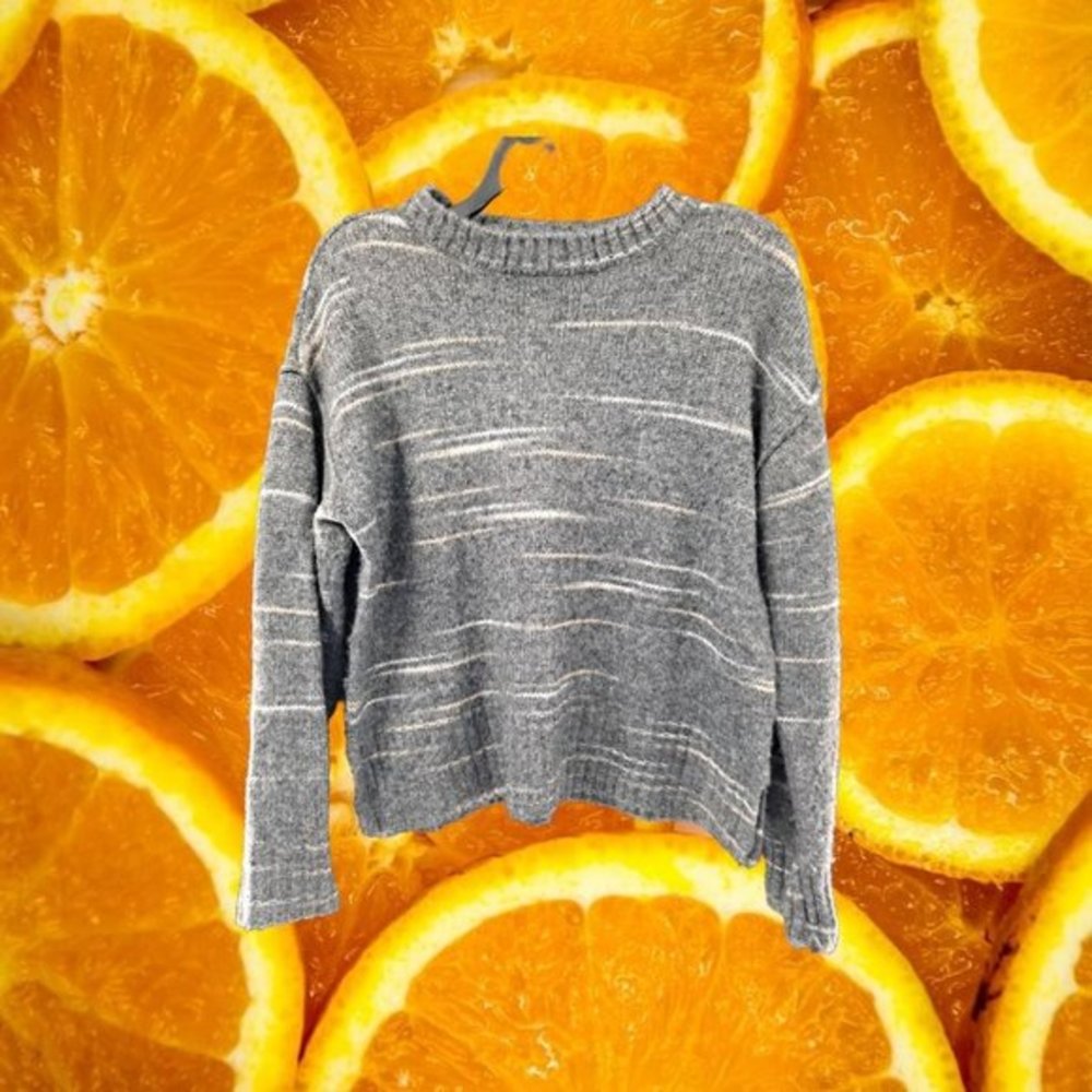 a.n.a Gray and White Heavy Weight Sweater Size PS
